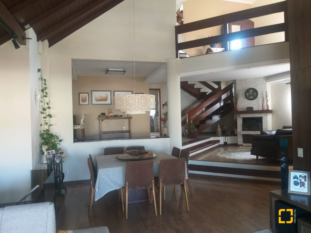 Casa com 309m², 6 quartos (sendo 3 suítes), 4 garagens, no bairro João Paulo em Florianópolis