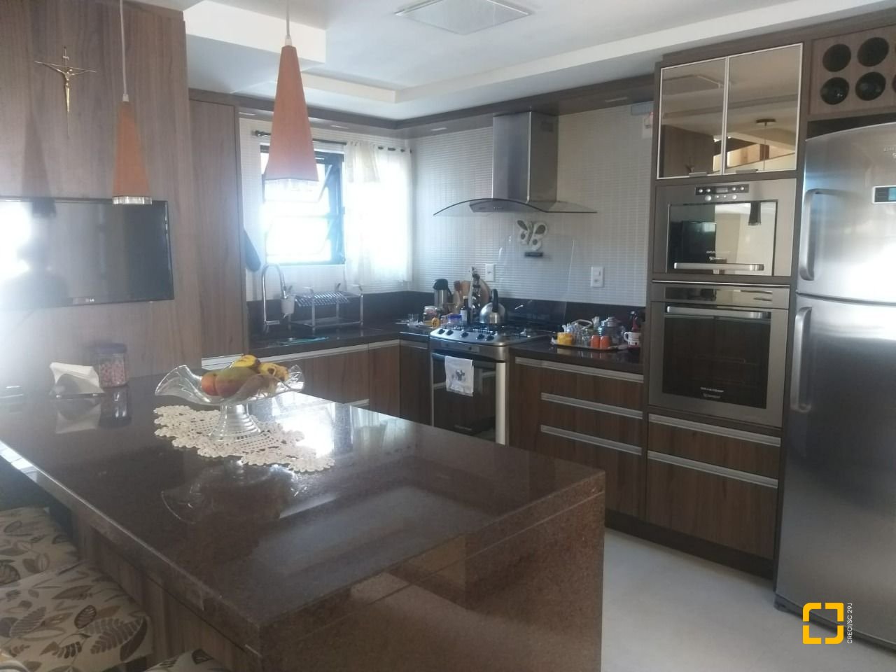 Casa com 309m², 6 quartos (sendo 3 suítes), 4 garagens, no bairro João Paulo em Florianópolis