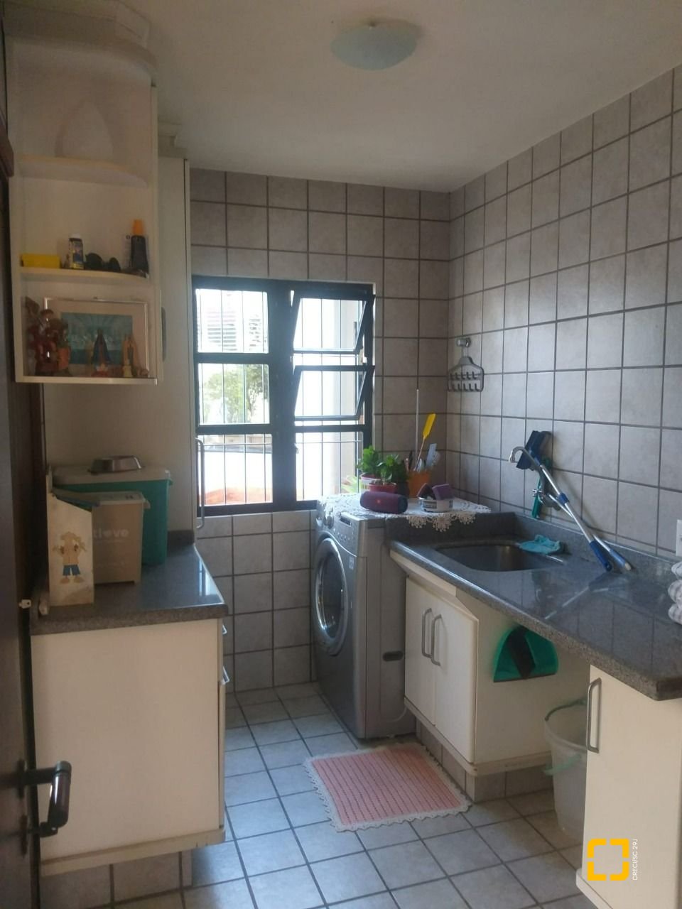 Casa com 309m², 6 quartos (sendo 3 suítes), 4 garagens, no bairro João Paulo em Florianópolis