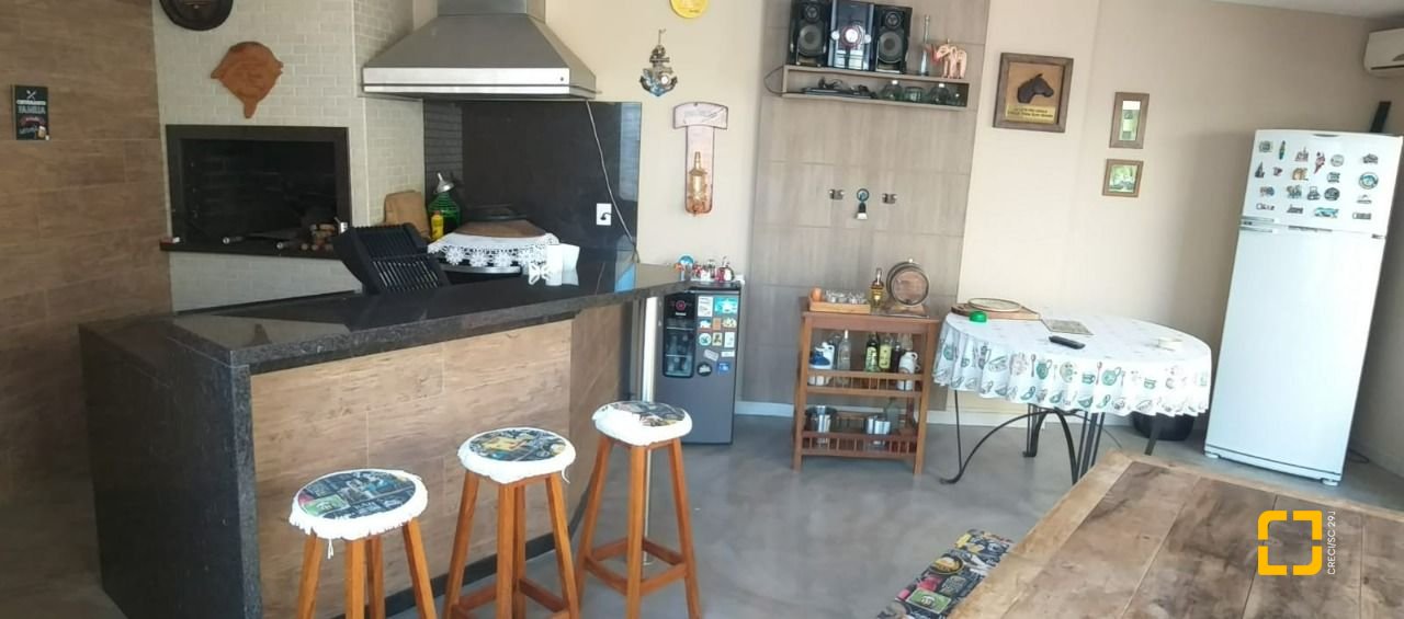 Casa com 309m², 6 quartos (sendo 3 suítes), 4 garagens, no bairro João Paulo em Florianópolis