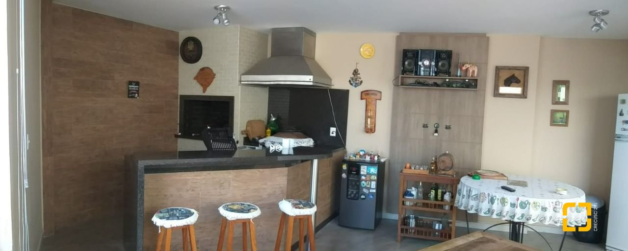 Casa com 309m², 6 quartos (sendo 3 suítes), 4 garagens, no bairro João Paulo em Florianópolis
