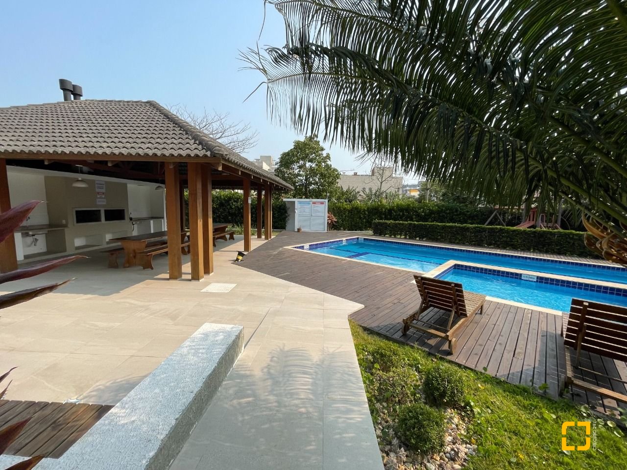 Apartamento com 170m², 5 quartos (sendo 2 suítes), 1 garagem, no bairro Ingleses em Florianópolis