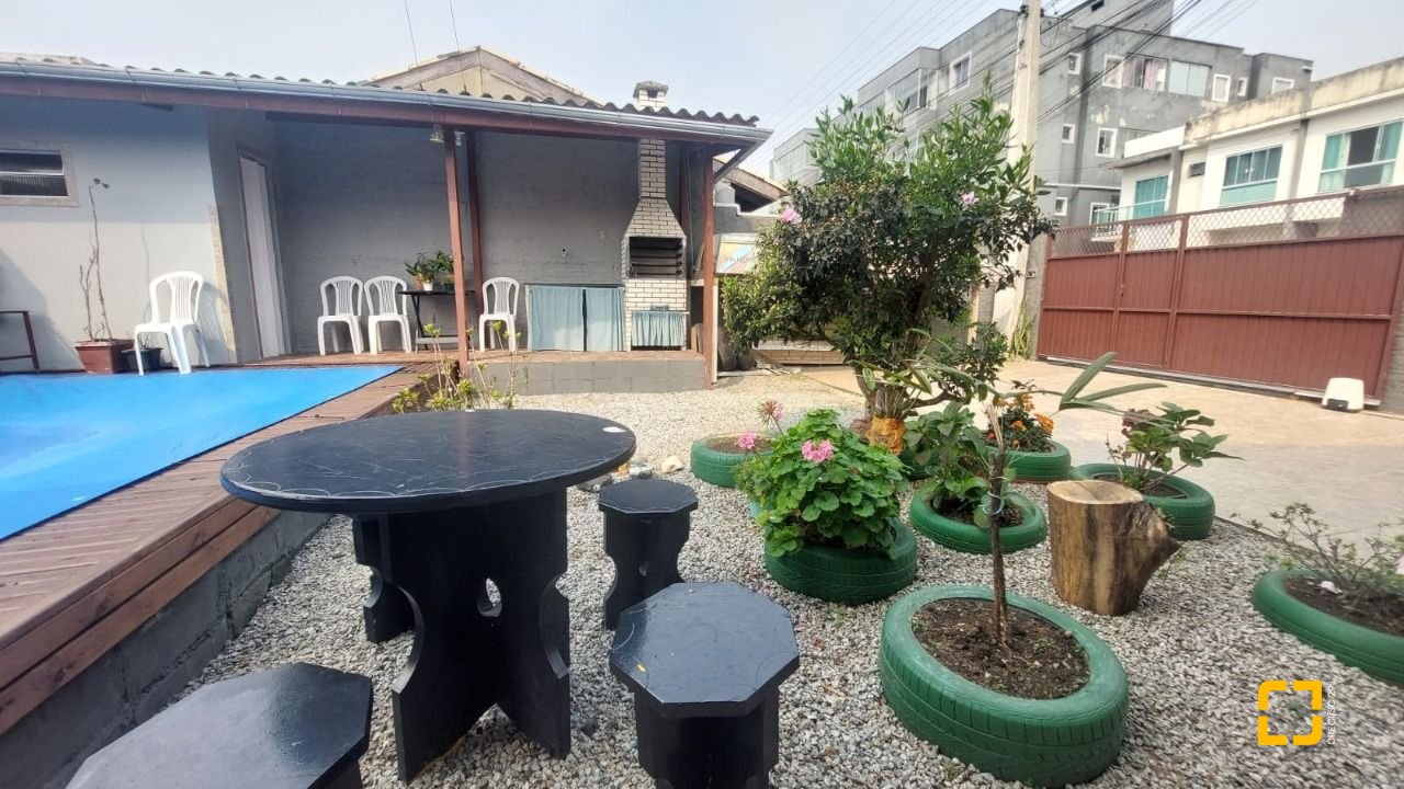 Casa com 104m², 3 quartos, 3 garagens, no bairro Ingleses em Florianópolis