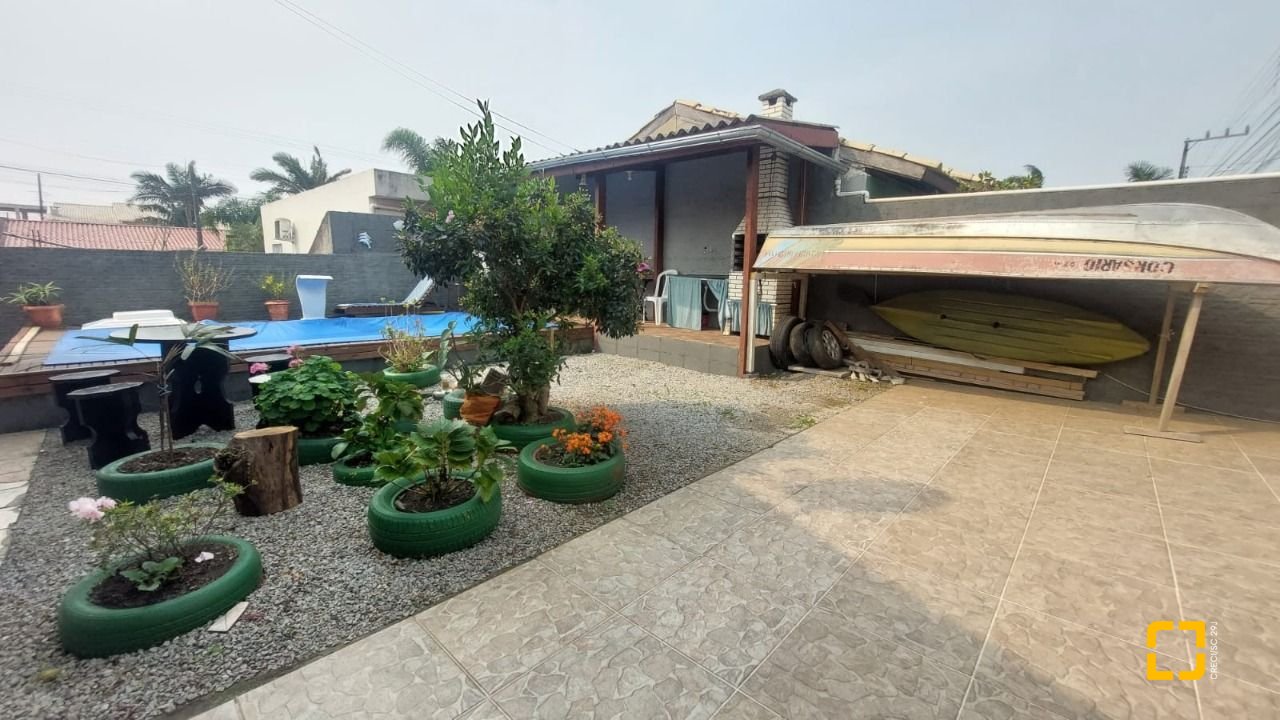 Casa com 104m², 3 quartos, 3 garagens, no bairro Ingleses em Florianópolis