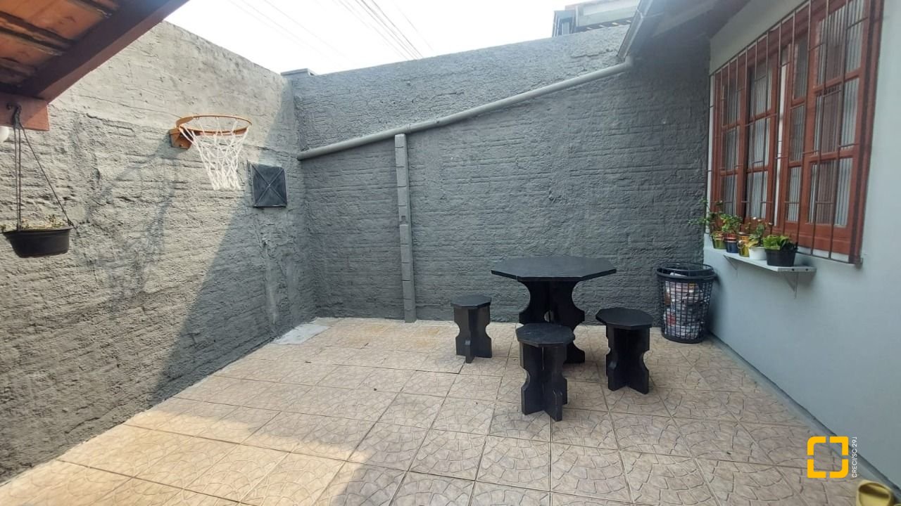 Casa com 104m², 3 quartos, 3 garagens, no bairro Ingleses em Florianópolis