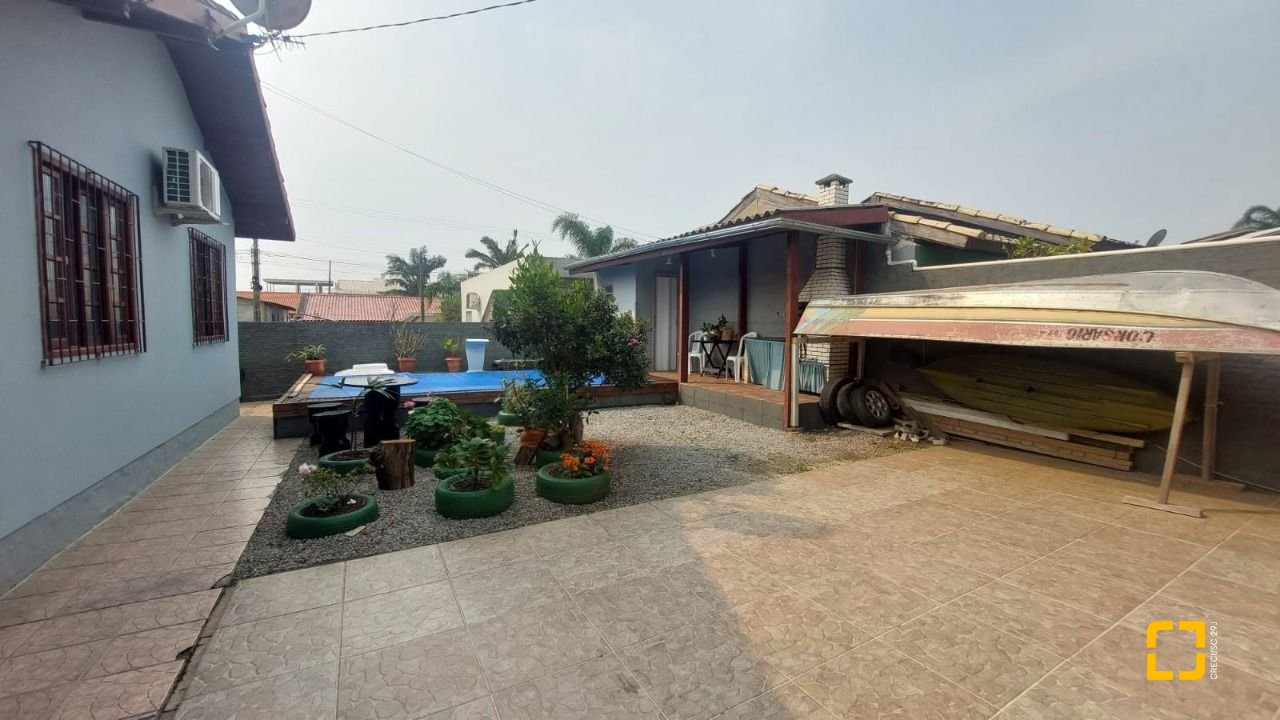 Casa com 104m², 3 quartos, 3 garagens, no bairro Ingleses em Florianópolis