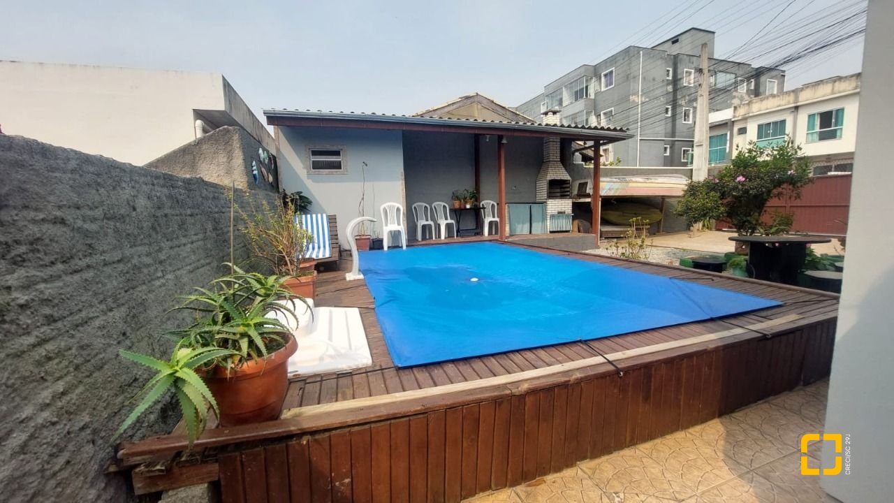Casa com 104m², 3 quartos, 3 garagens, no bairro Ingleses em Florianópolis