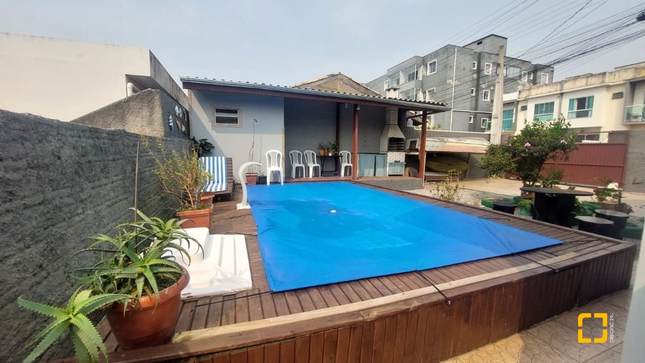Casa com 104m², 3 quartos, 3 garagens, no bairro Ingleses em Florianópolis
