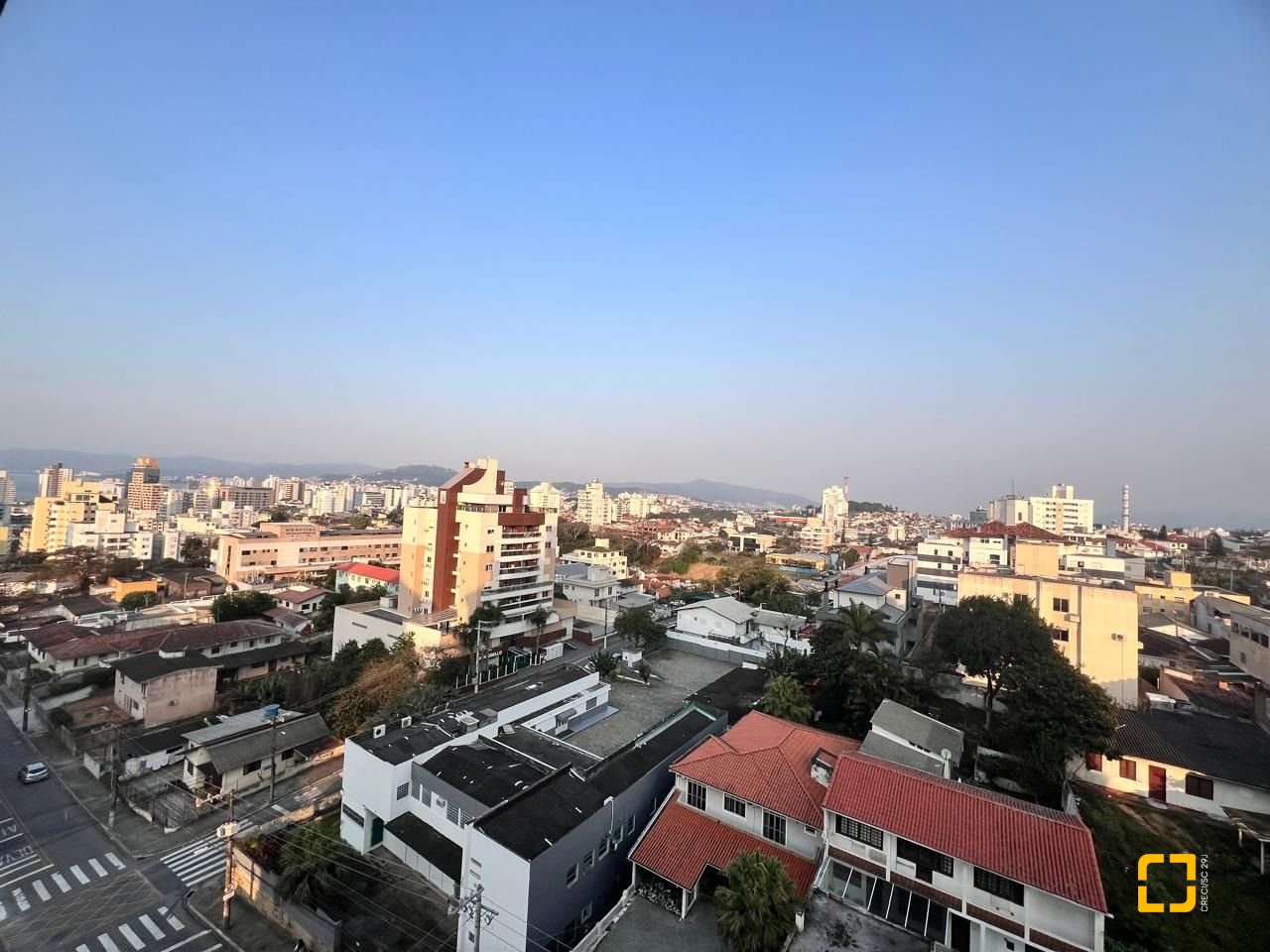 Apartamento com 77m², 4 quartos (sendo 2 suítes), 2 garagens, no bairro Estreito em Florianópolis