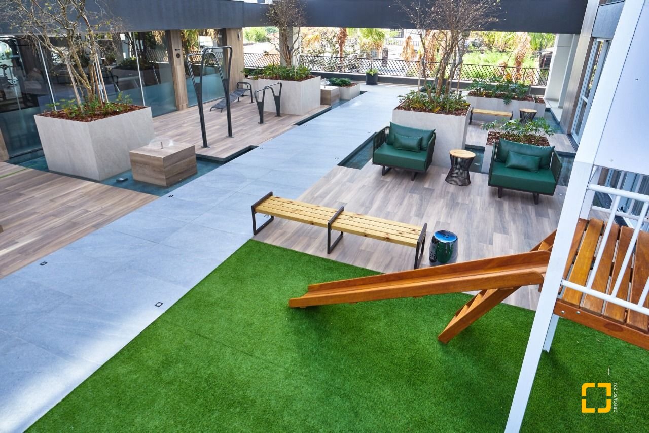 Apartamento com 77m², 4 quartos (sendo 2 suítes), 2 garagens, no bairro Estreito em Florianópolis