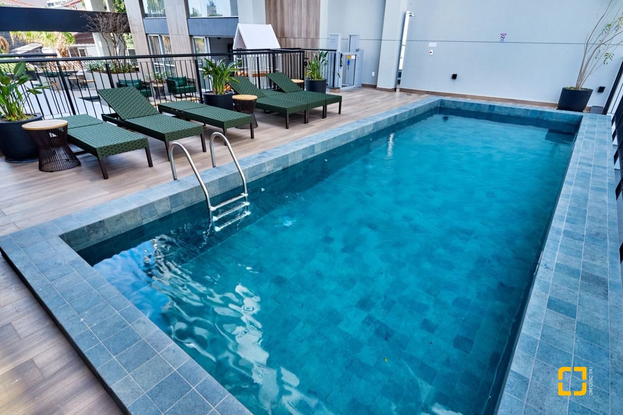 Apartamento com 77m², 4 quartos (sendo 2 suítes), 2 garagens, no bairro Estreito em Florianópolis