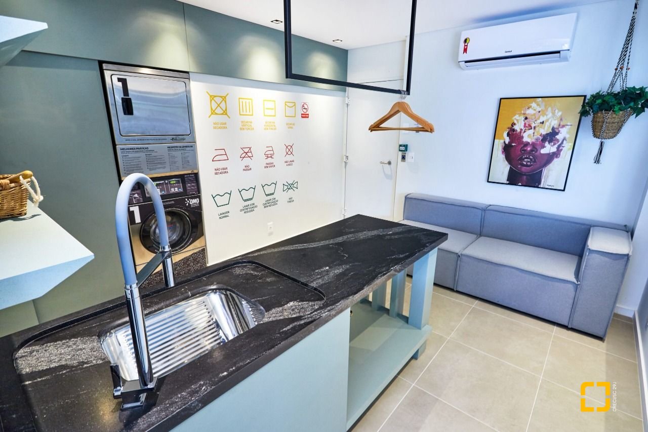 Apartamento com 77m², 4 quartos (sendo 2 suítes), 2 garagens, no bairro Estreito em Florianópolis