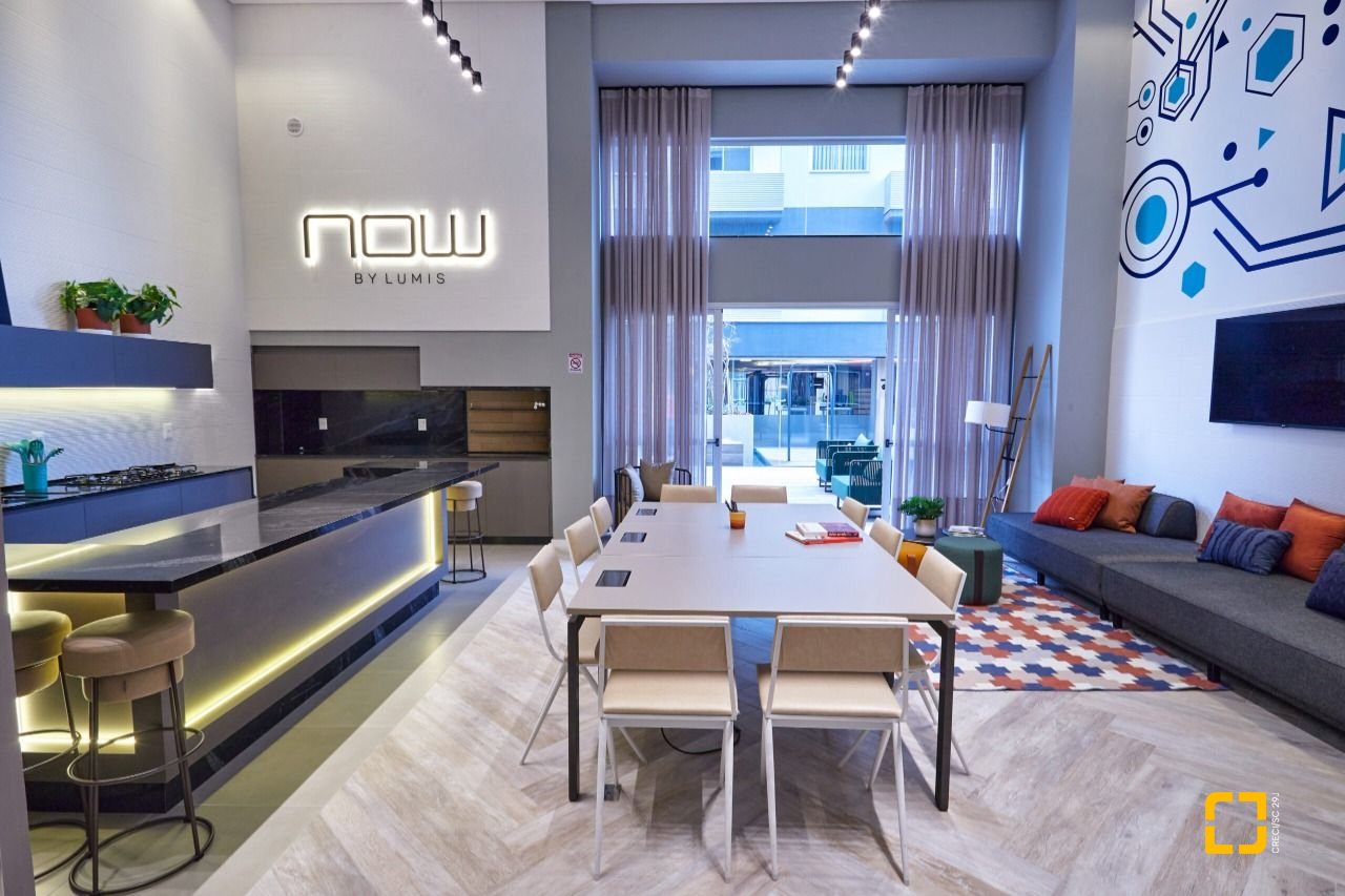 Apartamento com 77m², 4 quartos (sendo 2 suítes), 2 garagens, no bairro Estreito em Florianópolis