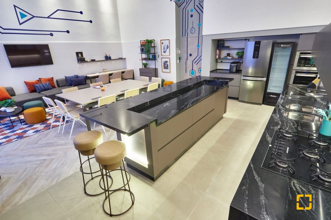 Apartamento com 77m², 4 quartos (sendo 2 suítes), 2 garagens, no bairro Estreito em Florianópolis