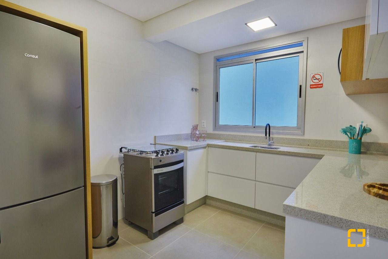 Apartamento com 77m², 4 quartos (sendo 2 suítes), 2 garagens, no bairro Estreito em Florianópolis