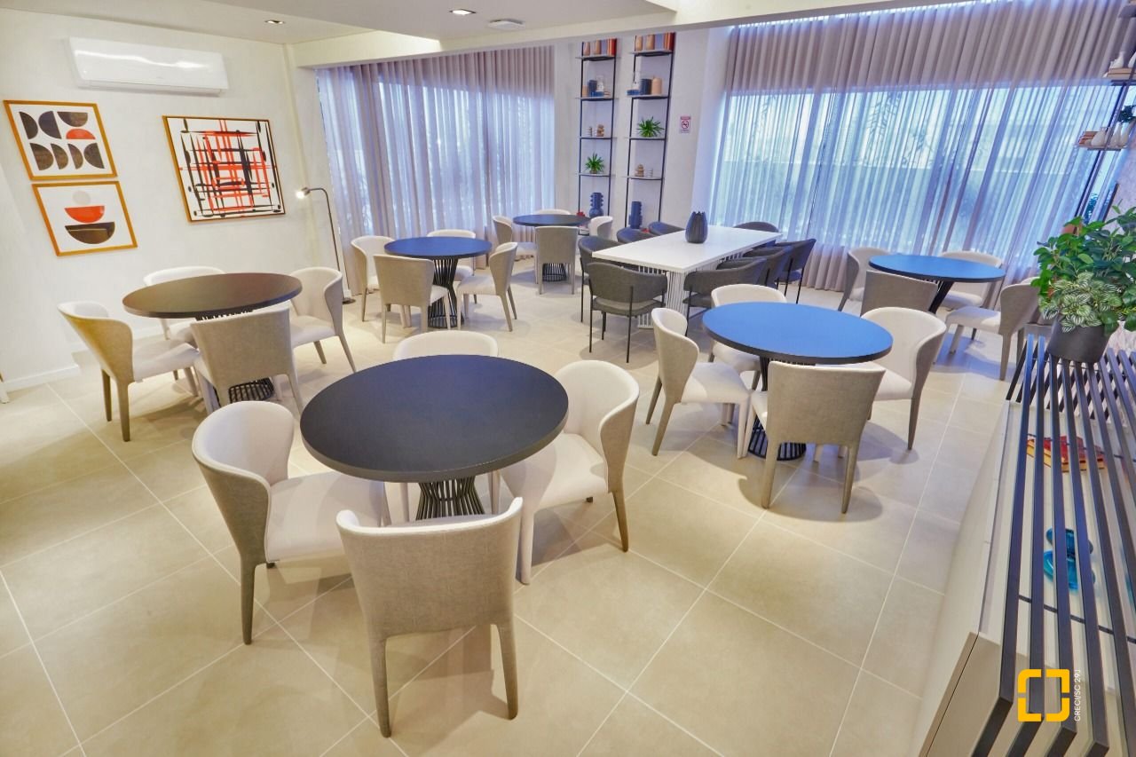 Apartamento com 77m², 4 quartos (sendo 2 suítes), 2 garagens, no bairro Estreito em Florianópolis