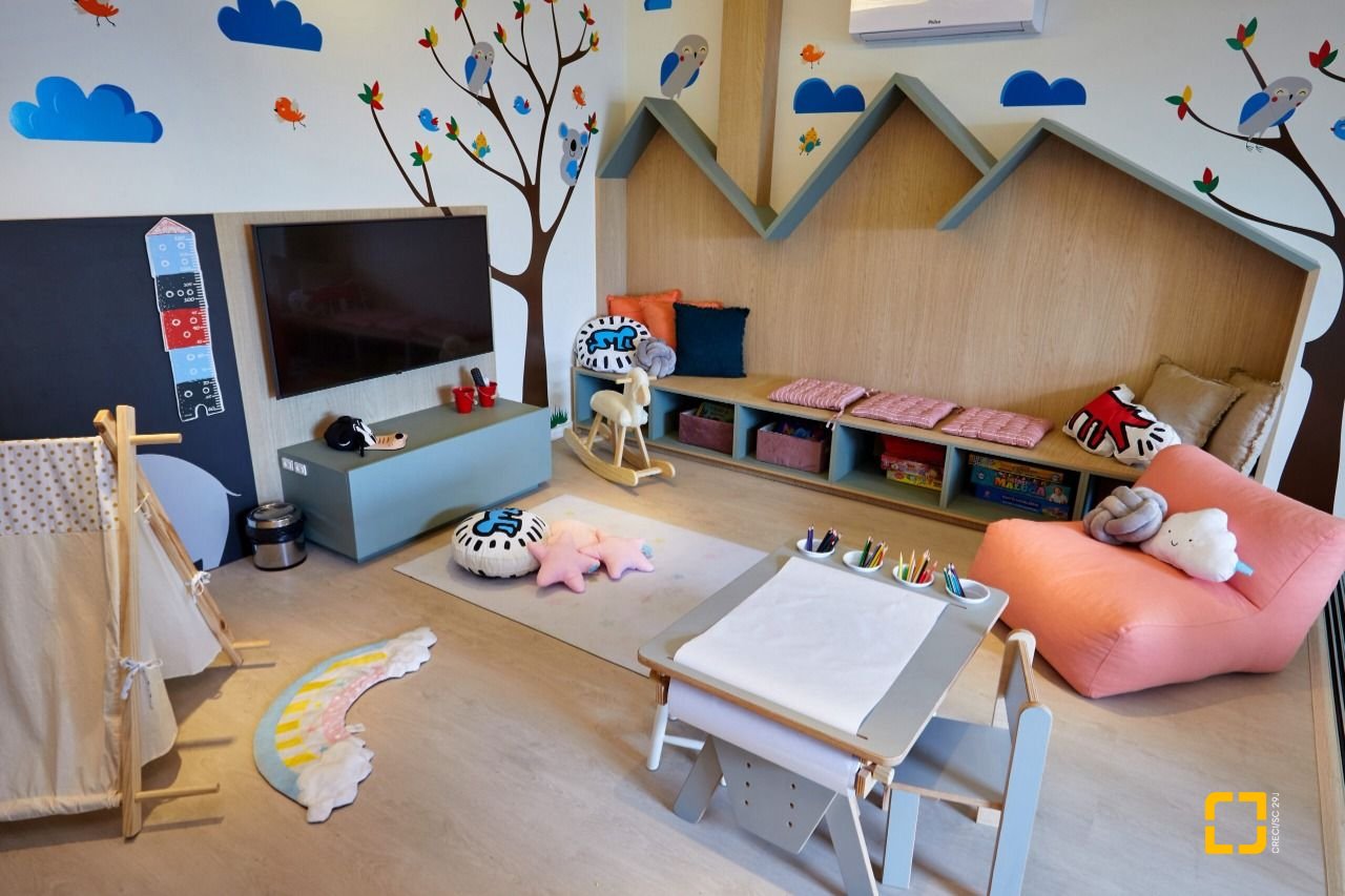 Apartamento com 77m², 4 quartos (sendo 2 suítes), 2 garagens, no bairro Estreito em Florianópolis