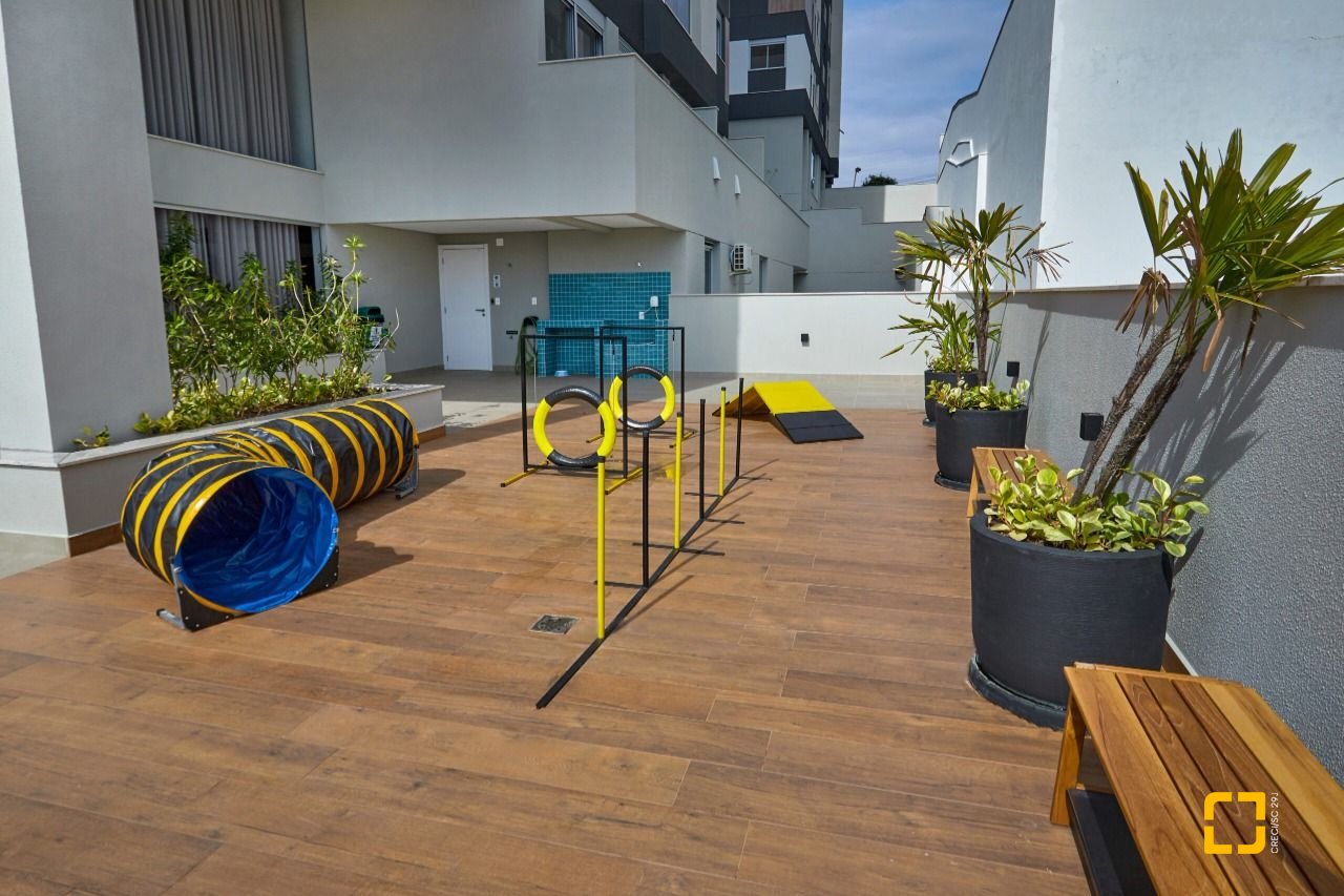 Apartamento com 77m², 4 quartos (sendo 2 suítes), 2 garagens, no bairro Estreito em Florianópolis