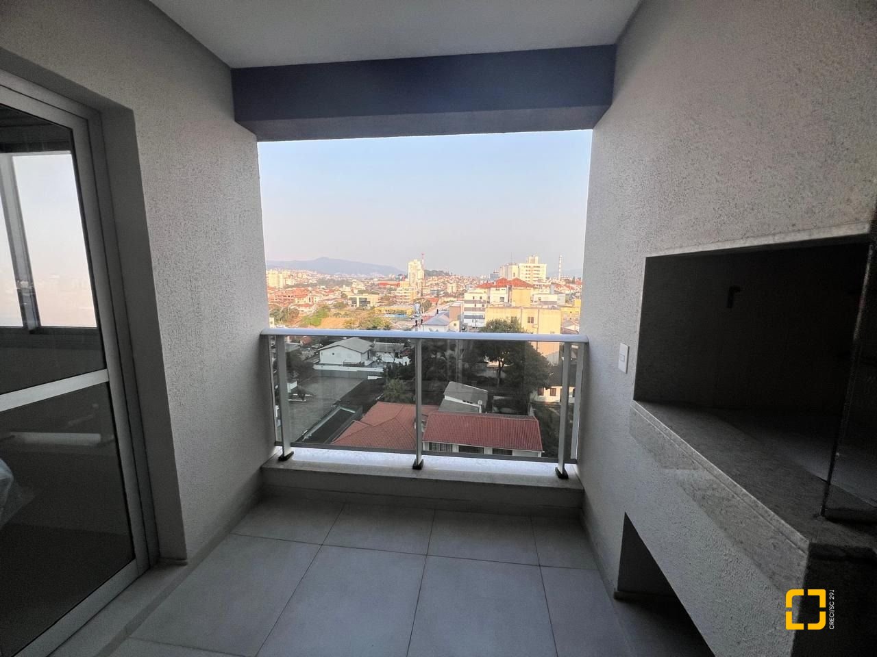 Apartamento com 77m², 4 quartos (sendo 2 suítes), 2 garagens, no bairro Estreito em Florianópolis