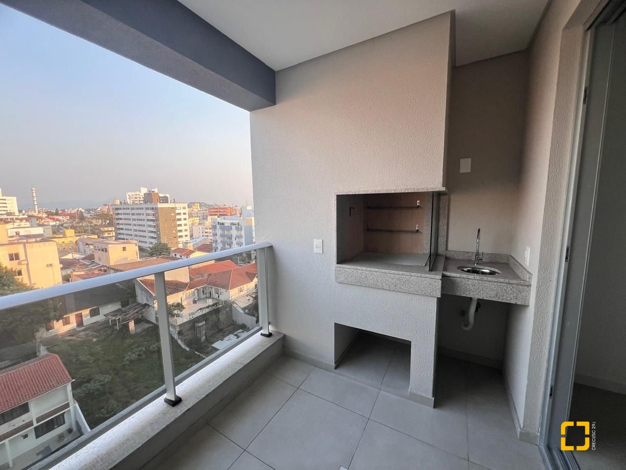 Apartamento com 77m², 4 quartos (sendo 2 suítes), 2 garagens, no bairro Estreito em Florianópolis