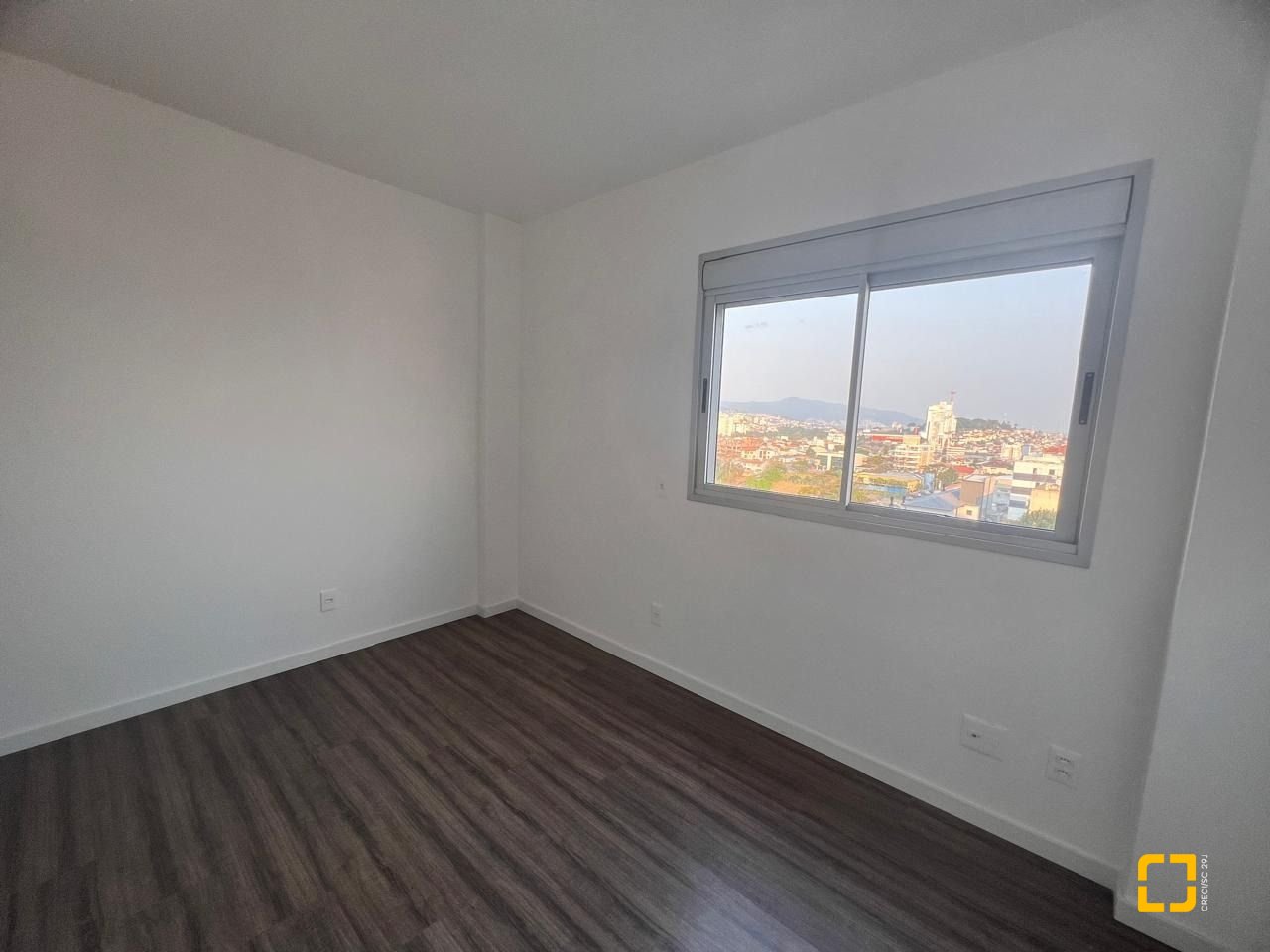 Apartamento com 77m², 4 quartos (sendo 2 suítes), 2 garagens, no bairro Estreito em Florianópolis