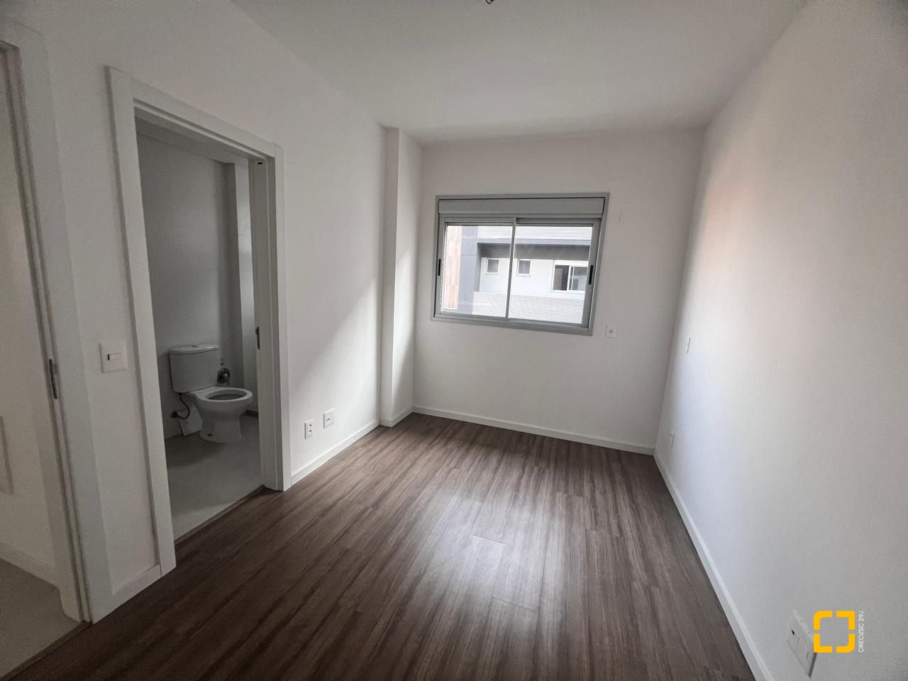 Apartamento com 77m², 4 quartos (sendo 2 suítes), 2 garagens, no bairro Estreito em Florianópolis