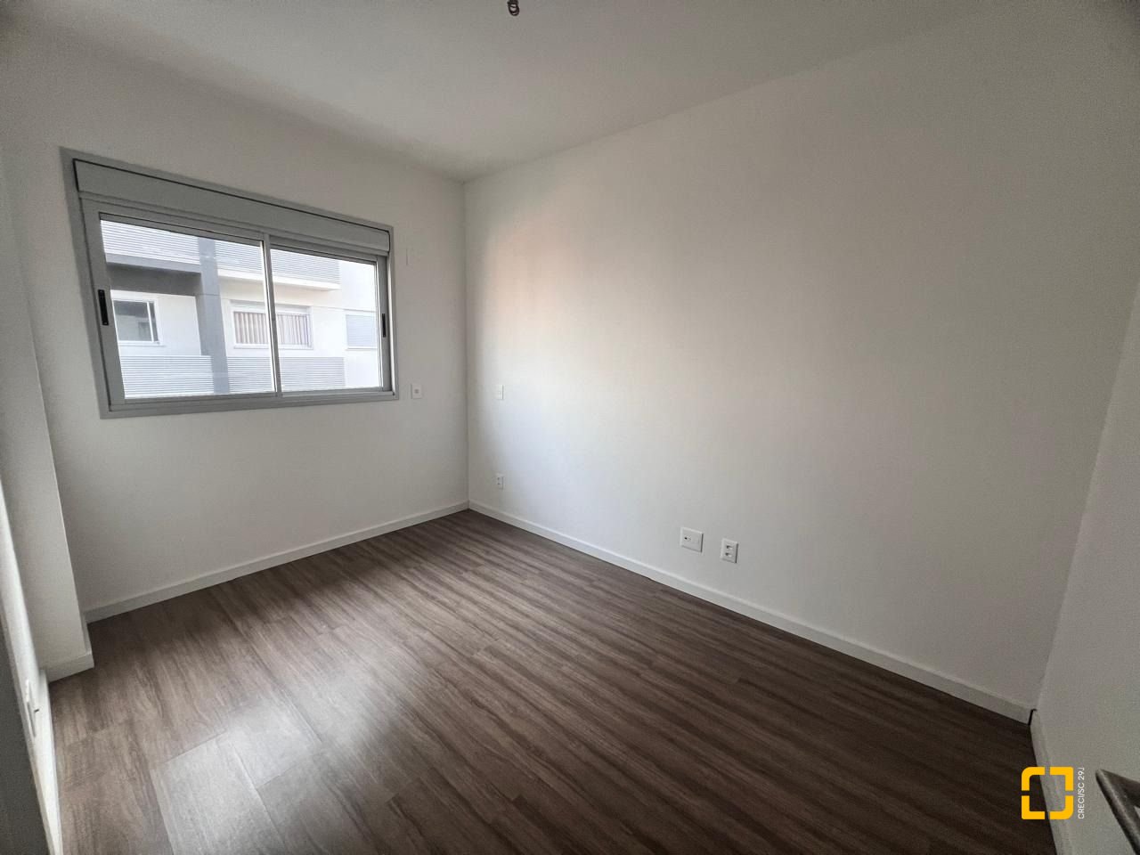Apartamento com 77m², 4 quartos (sendo 2 suítes), 2 garagens, no bairro Estreito em Florianópolis