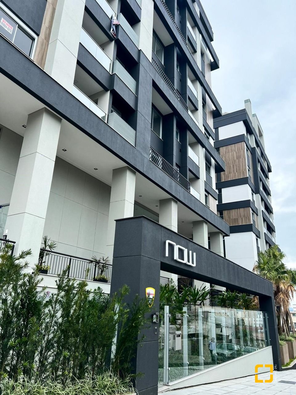 Apartamento com 77m², 4 quartos (sendo 2 suítes), 2 garagens, no bairro Estreito em Florianópolis