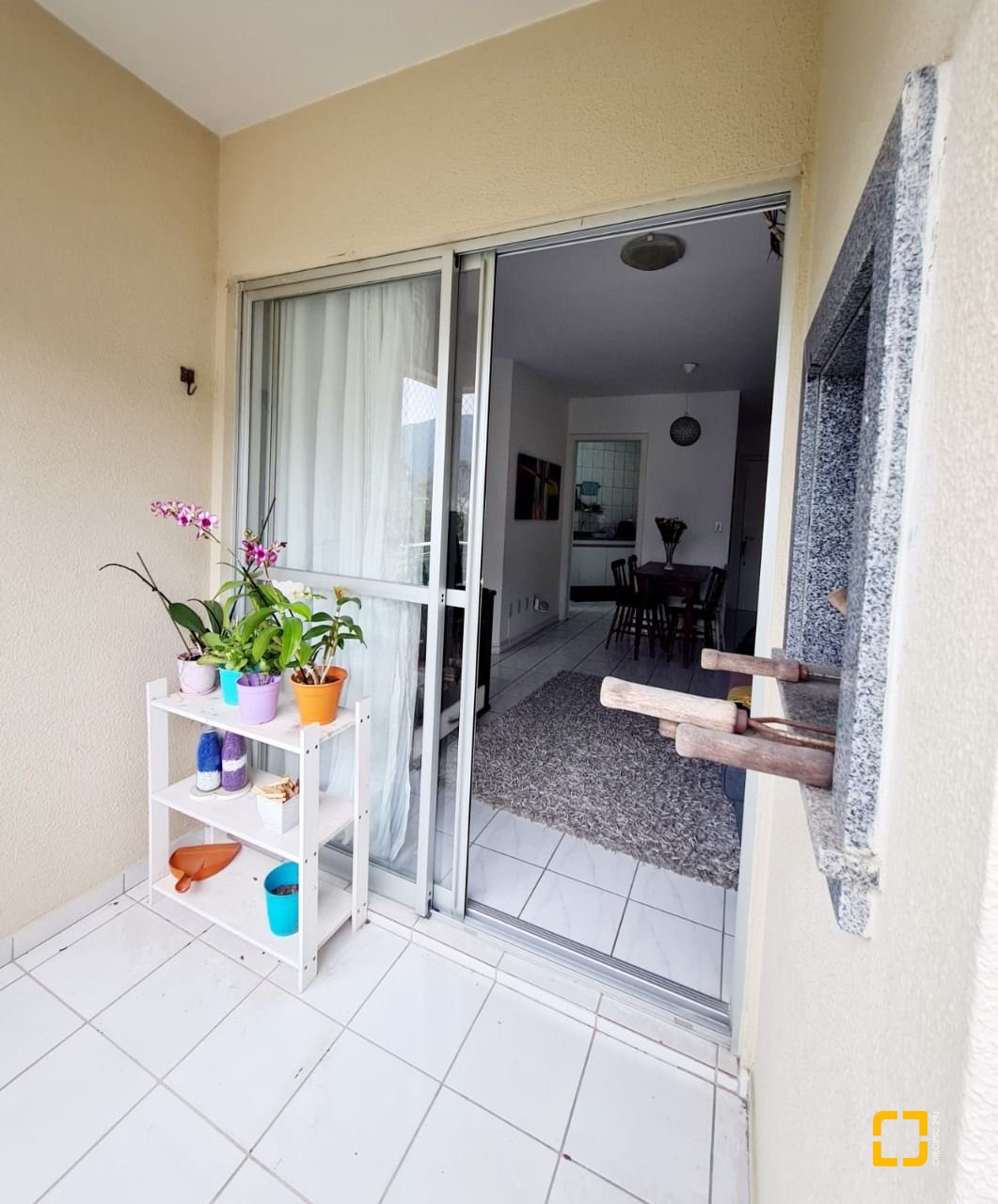 Apartamento com 48m², 1 quarto, 1 garagem, no bairro Saco Grande em Florianópolis