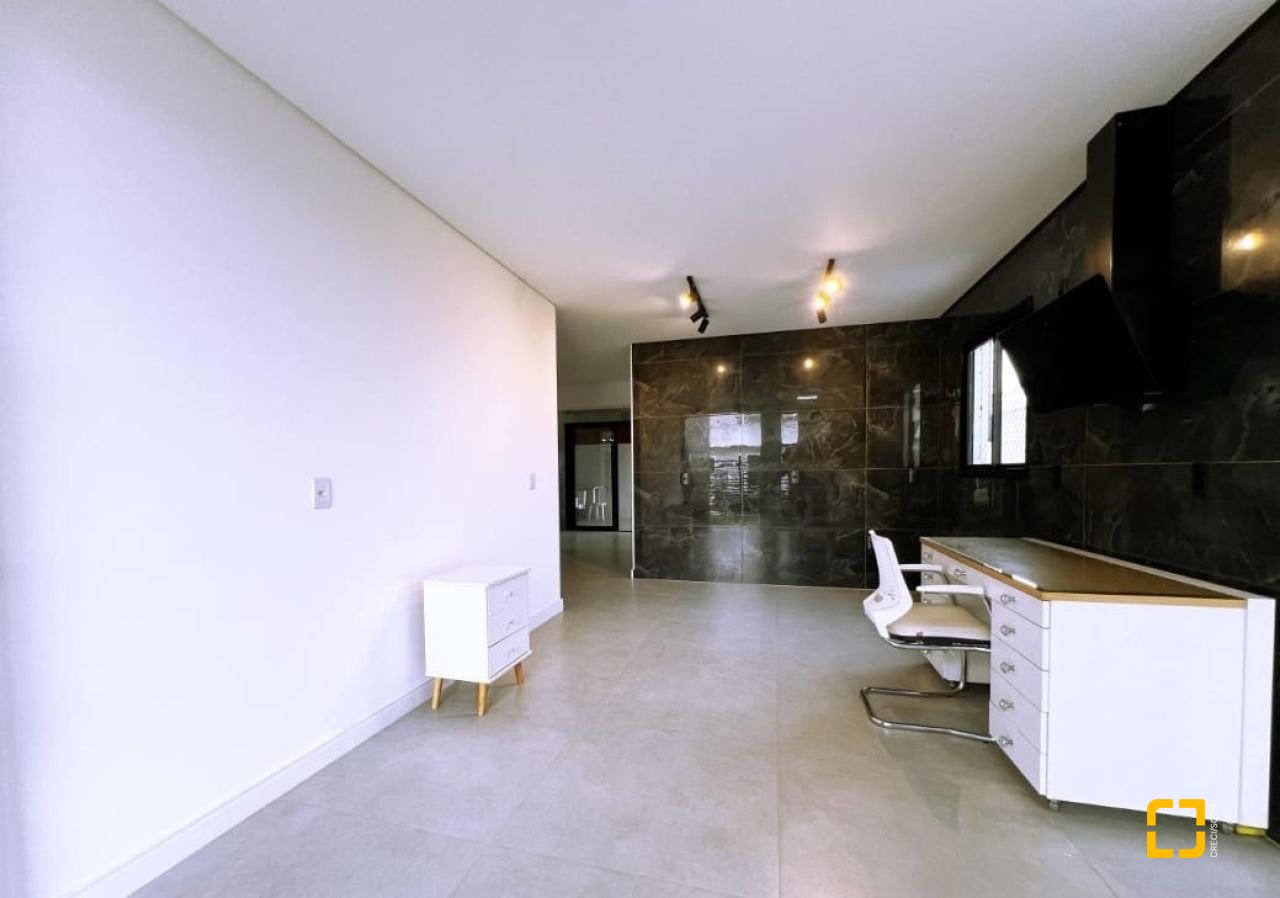 Casa com 176m², 2 quartos (sendo 2 suítes), 2 garagens, no bairro Forquilhas em São José