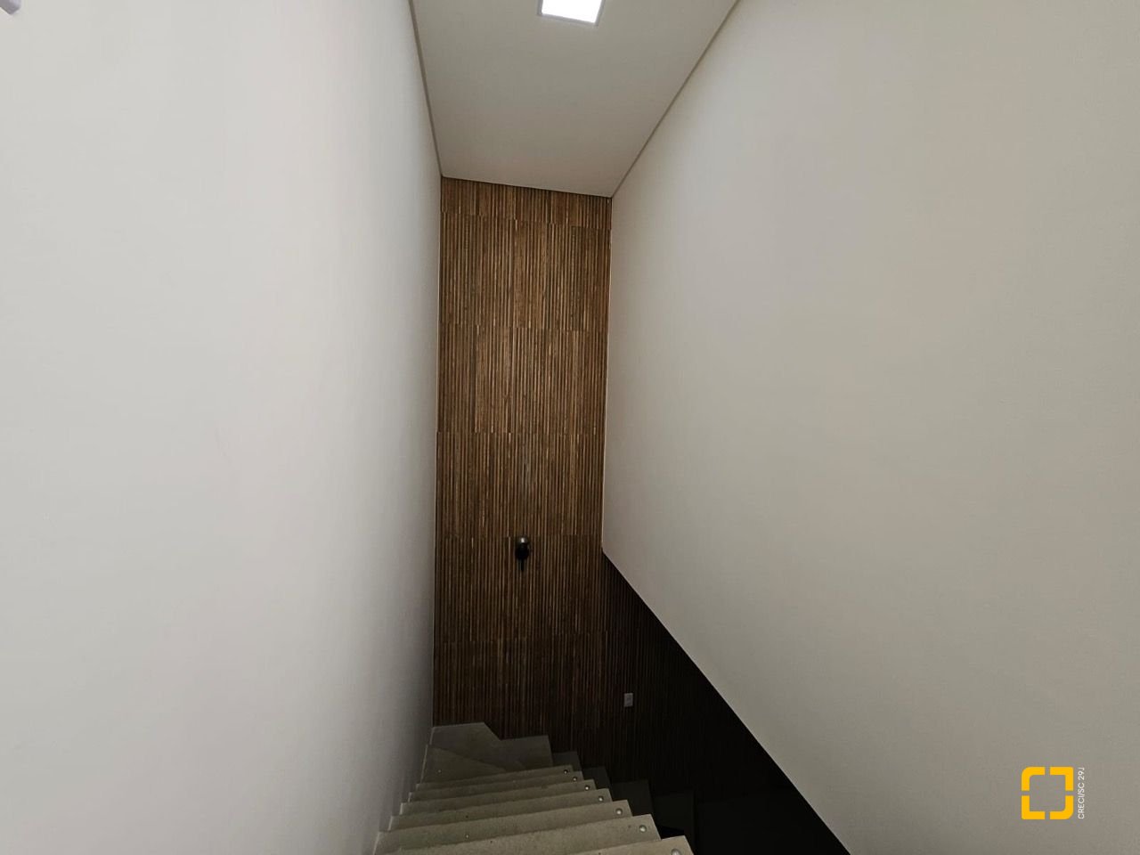 Casa com 176m², 2 quartos (sendo 2 suítes), 2 garagens, no bairro Forquilhas em São José