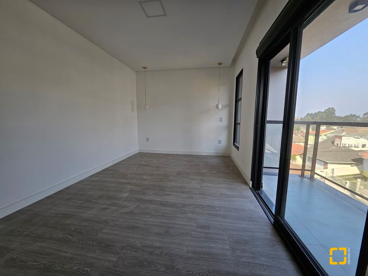 Casa com 176m², 2 quartos (sendo 2 suítes), 2 garagens, no bairro Forquilhas em São José