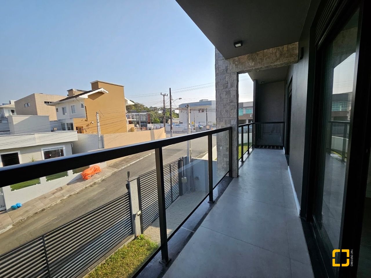 Casa com 176m², 2 quartos (sendo 2 suítes), 2 garagens, no bairro Forquilhas em São José
