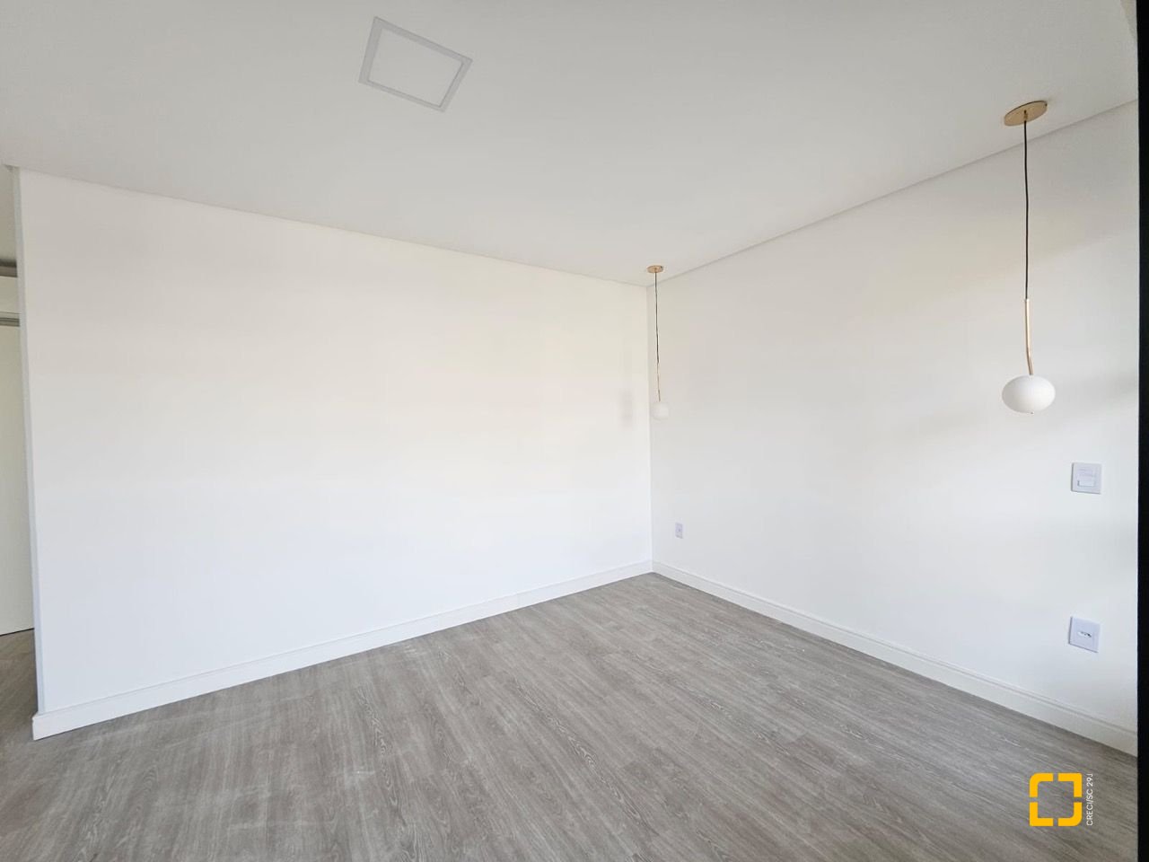 Casa com 176m², 2 quartos (sendo 2 suítes), 2 garagens, no bairro Forquilhas em São José