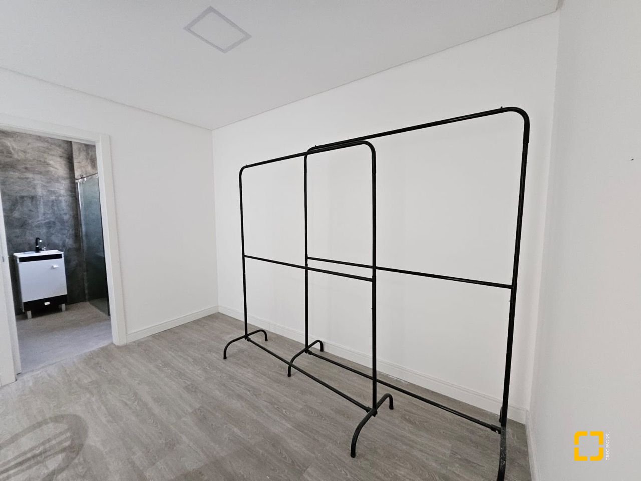Casa com 176m², 2 quartos (sendo 2 suítes), 2 garagens, no bairro Forquilhas em São José