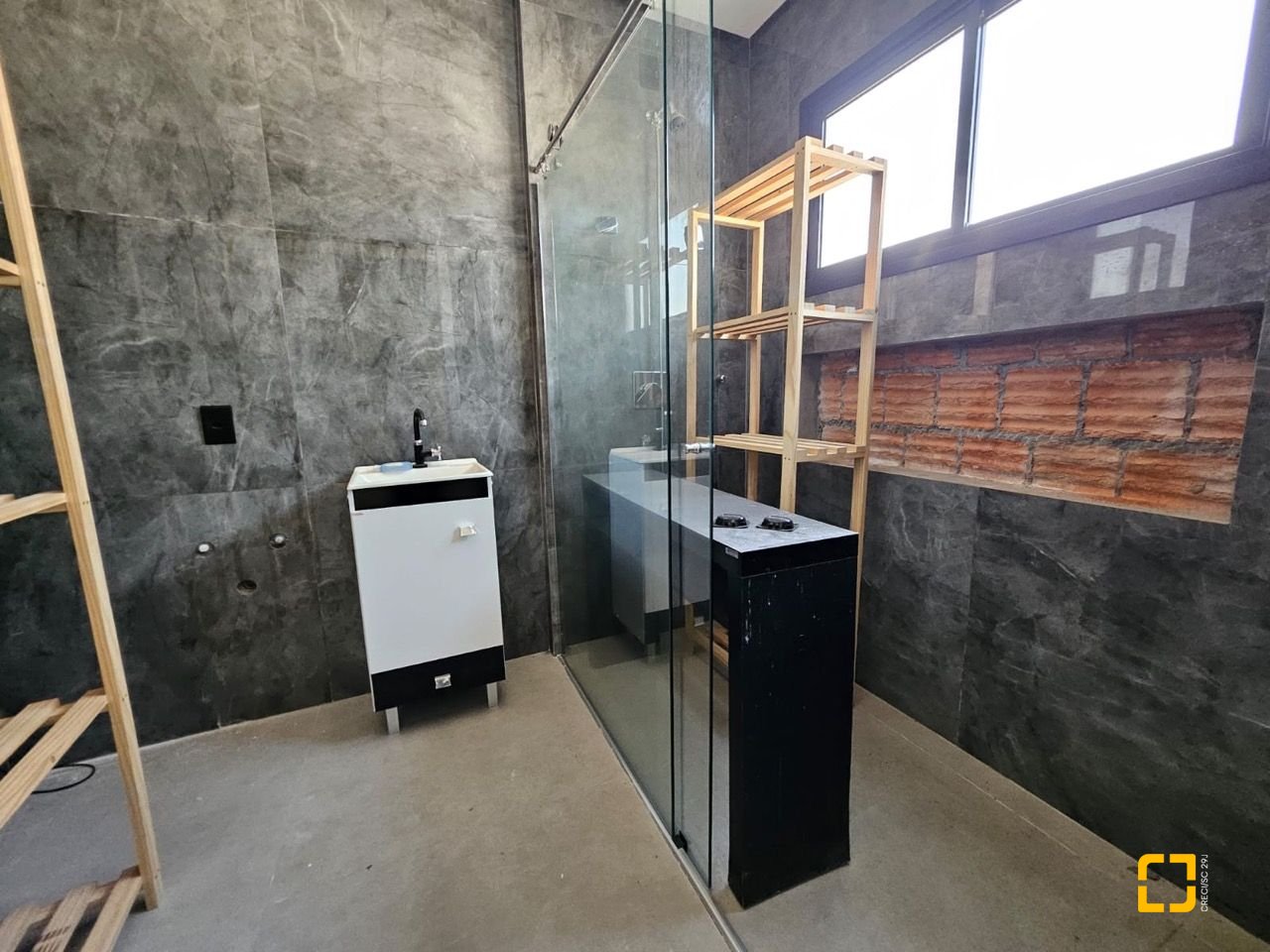Casa com 176m², 2 quartos (sendo 2 suítes), 2 garagens, no bairro Forquilhas em São José