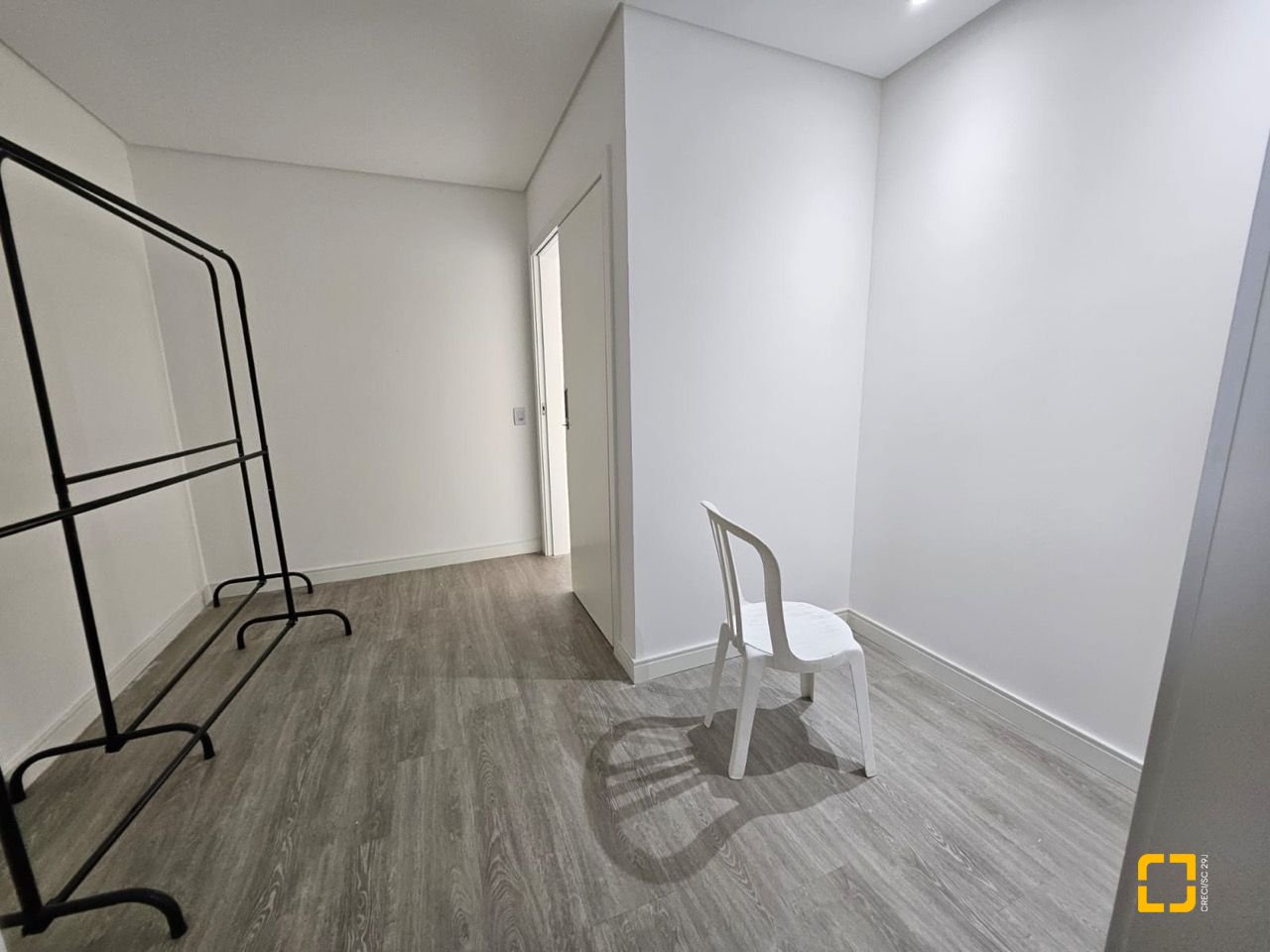 Casa com 176m², 2 quartos (sendo 2 suítes), 2 garagens, no bairro Forquilhas em São José