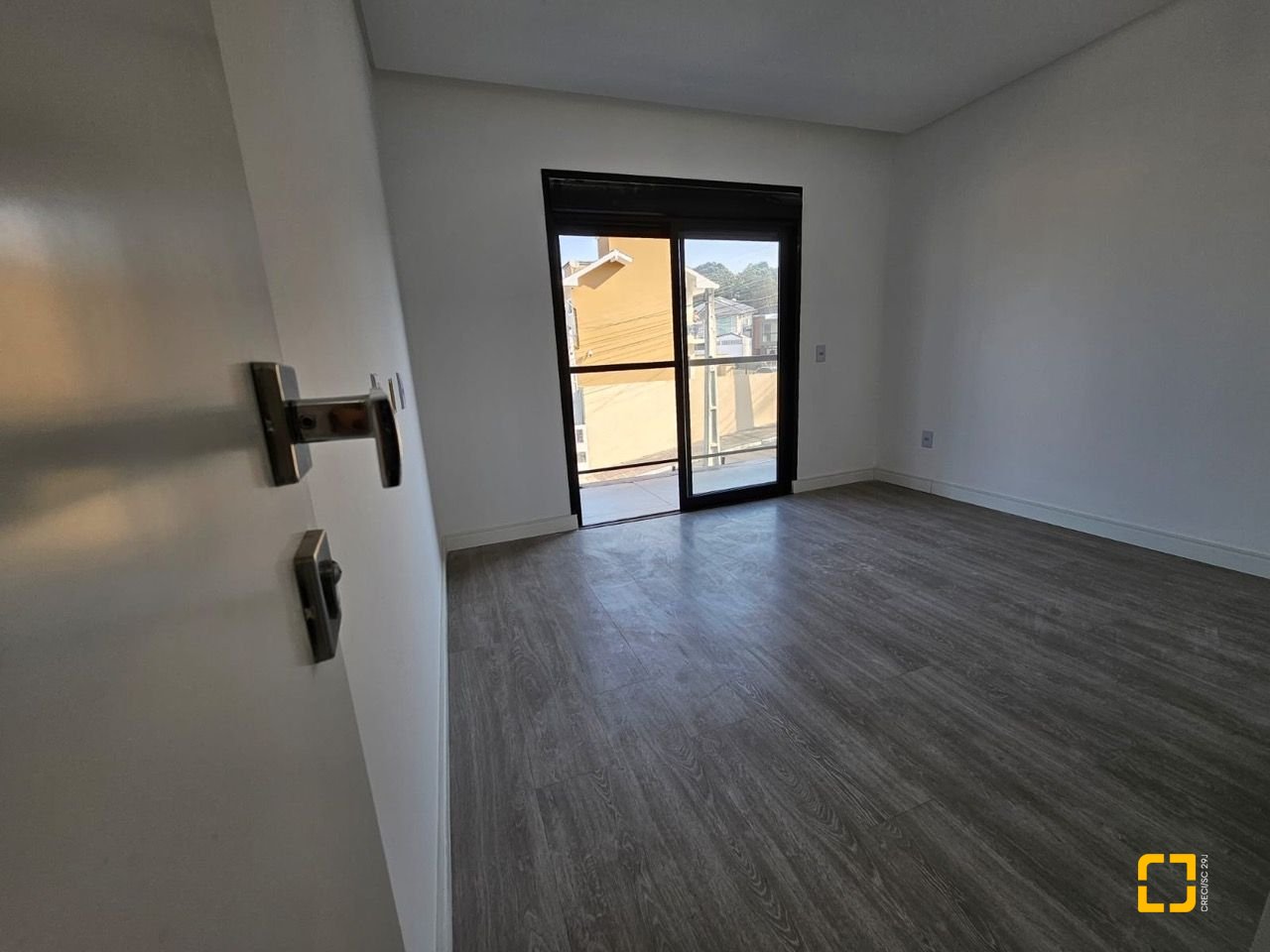 Casa com 176m², 2 quartos (sendo 2 suítes), 2 garagens, no bairro Forquilhas em São José