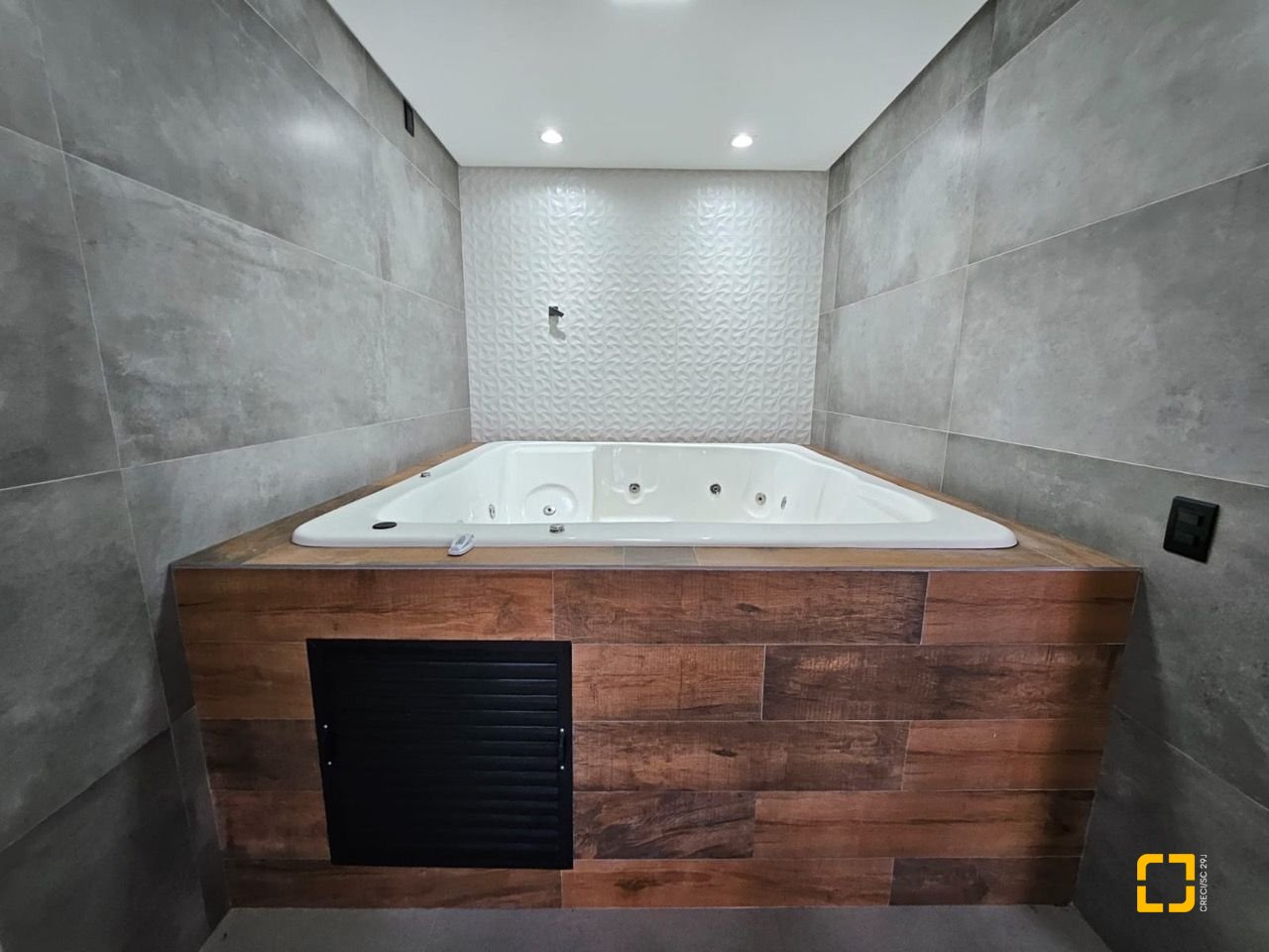 Casa com 176m², 2 quartos (sendo 2 suítes), 2 garagens, no bairro Forquilhas em São José