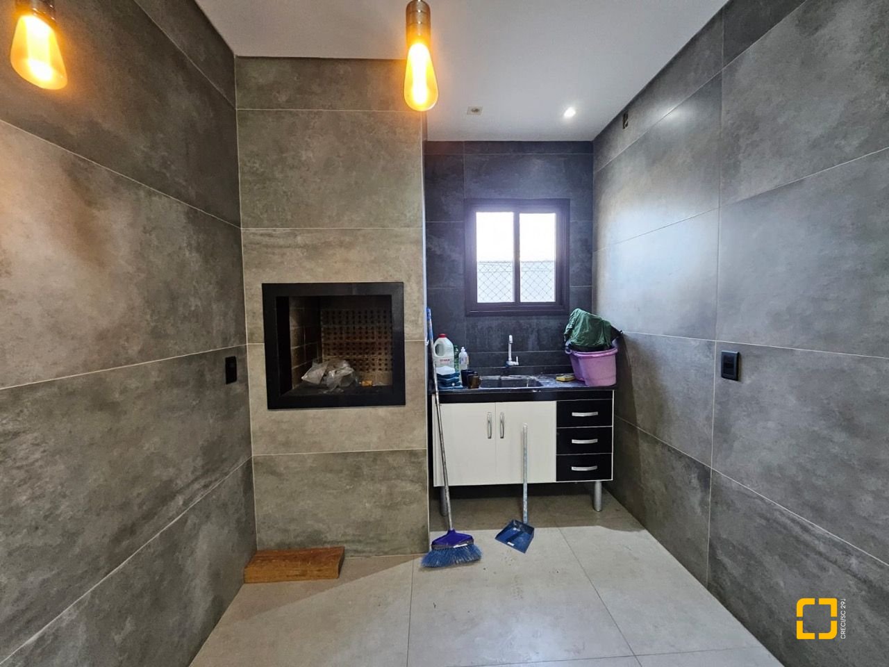 Casa com 176m², 2 quartos (sendo 2 suítes), 2 garagens, no bairro Forquilhas em São José