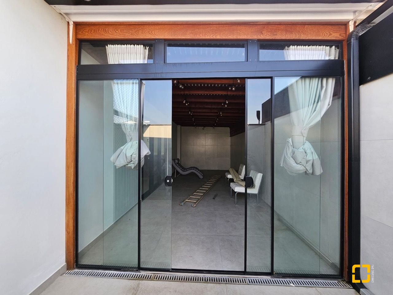 Casa com 176m², 2 quartos (sendo 2 suítes), 2 garagens, no bairro Forquilhas em São José