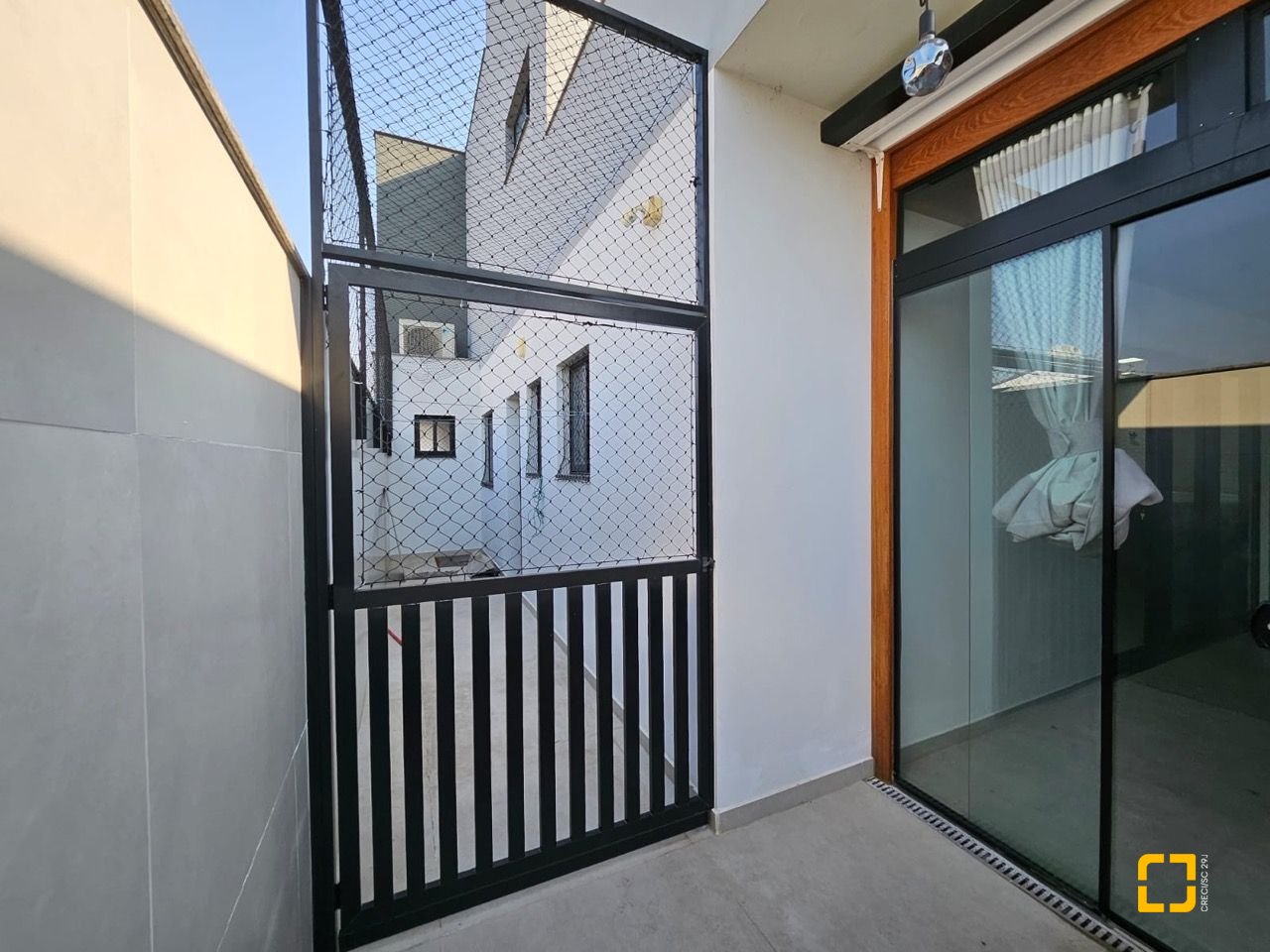 Casa com 176m², 2 quartos (sendo 2 suítes), 2 garagens, no bairro Forquilhas em São José