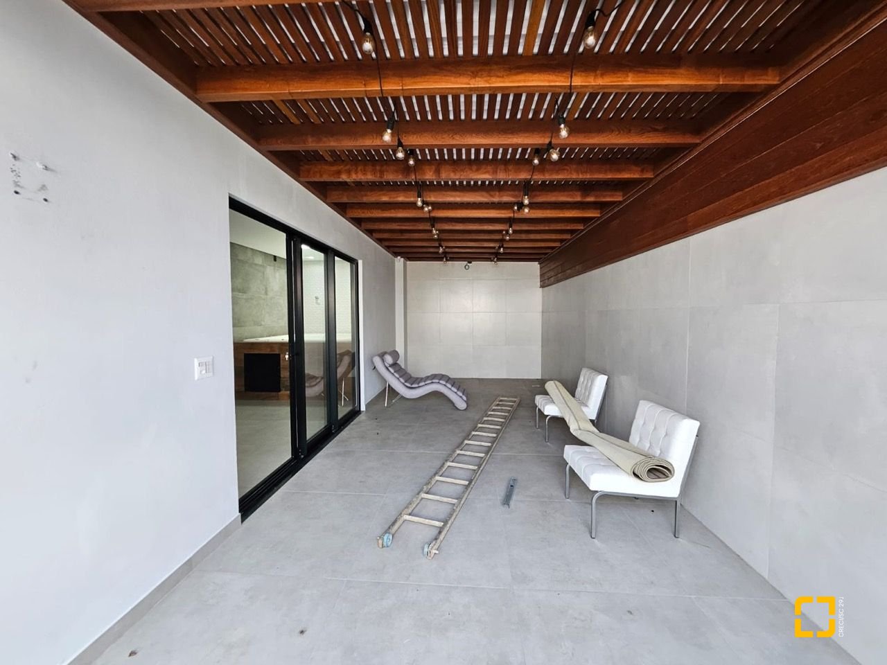 Casa com 176m², 2 quartos (sendo 2 suítes), 2 garagens, no bairro Forquilhas em São José