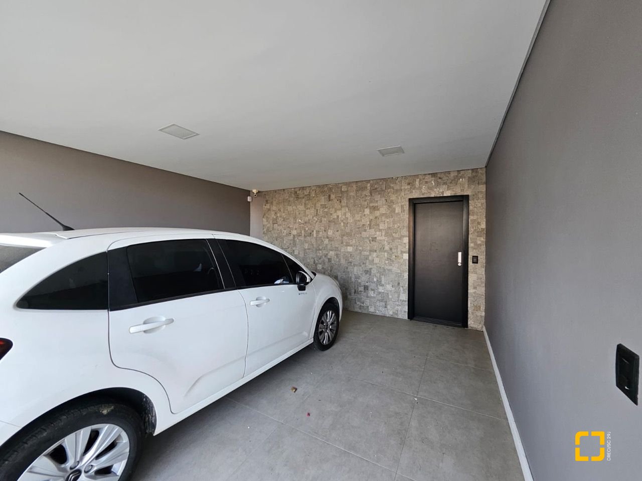 Casa com 176m², 2 quartos (sendo 2 suítes), 2 garagens, no bairro Forquilhas em São José