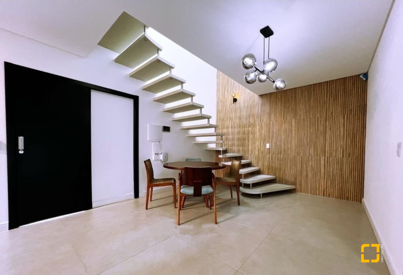 Casa com 176m², 2 quartos (sendo 2 suítes), 2 garagens, no bairro Forquilhas em São José