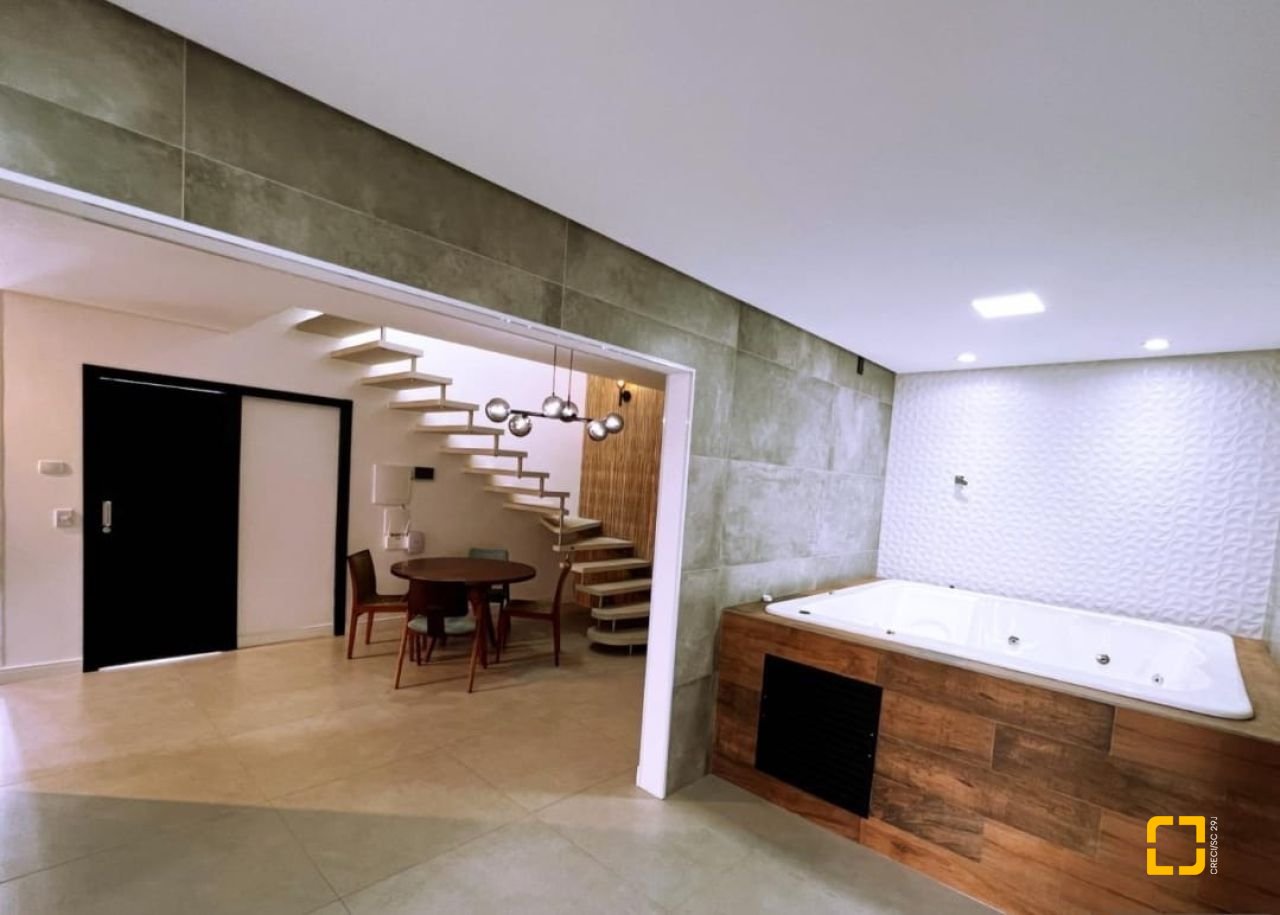 Casa com 176m², 2 quartos (sendo 2 suítes), 2 garagens, no bairro Forquilhas em São José