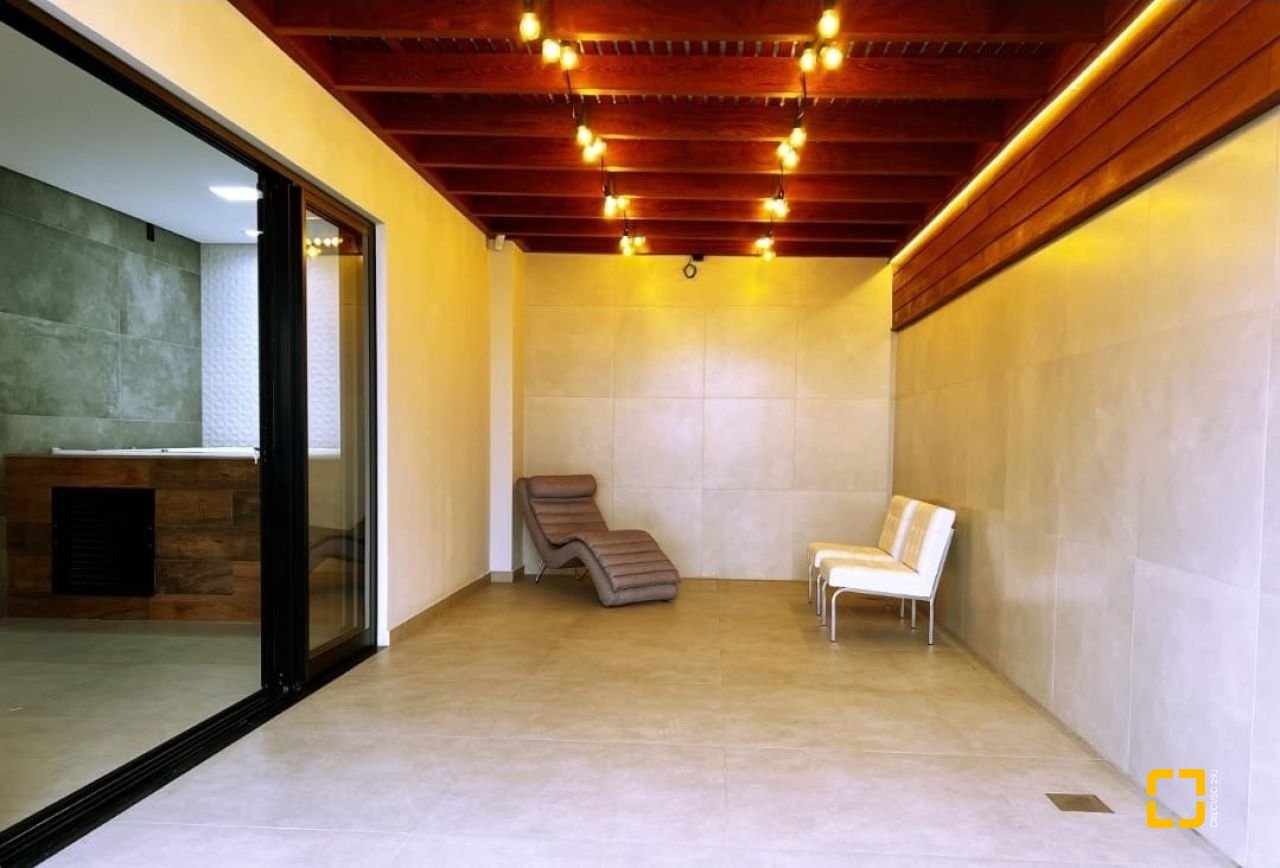 Casa com 176m², 2 quartos (sendo 2 suítes), 2 garagens, no bairro Forquilhas em São José