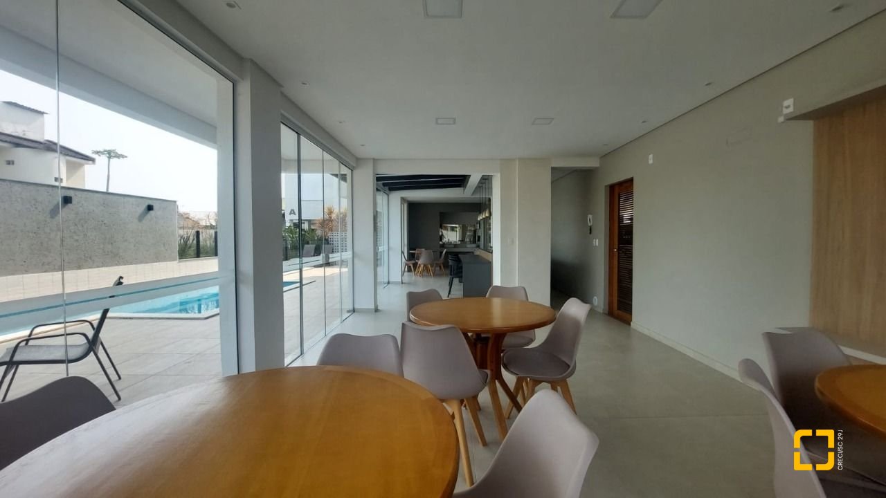 Apartamento com 71m², 3 quartos (sendo 1 suíte), 1 garagem, no bairro Campeche em Florianópolis