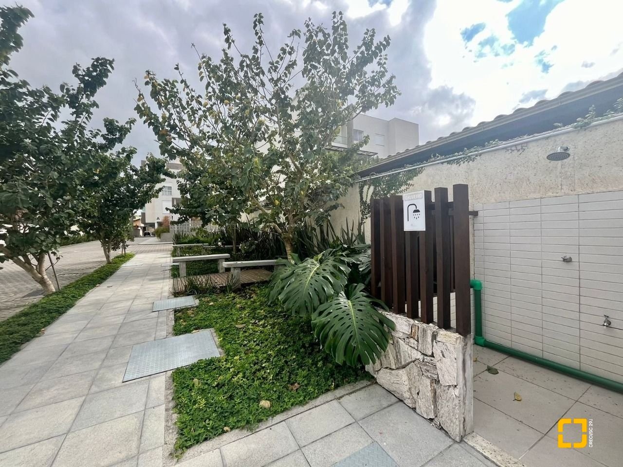 Apartamento com 71m², 3 quartos (sendo 1 suíte), 1 garagem, no bairro Campeche em Florianópolis