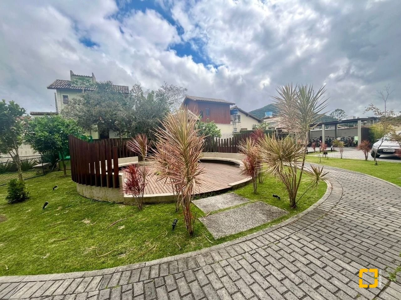 Apartamento com 71m², 3 quartos (sendo 1 suíte), 1 garagem, no bairro Campeche em Florianópolis